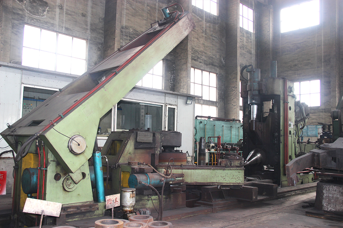 D53K-2500 徑軸向數(shù)控輾環(huán)機(jī)